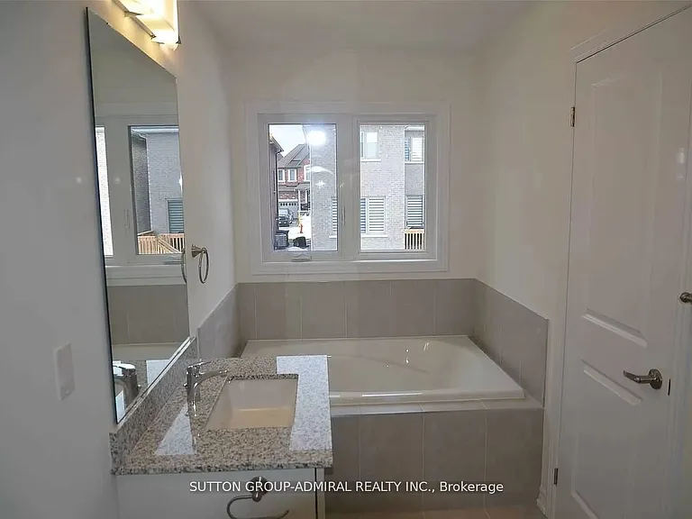 1475 Blackmore St — Photo 7