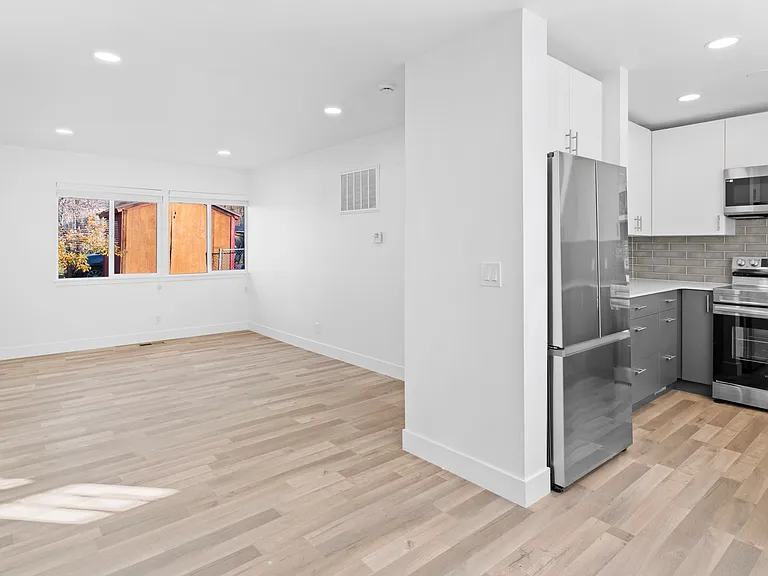 26 W Girard Ave — Photo 4
