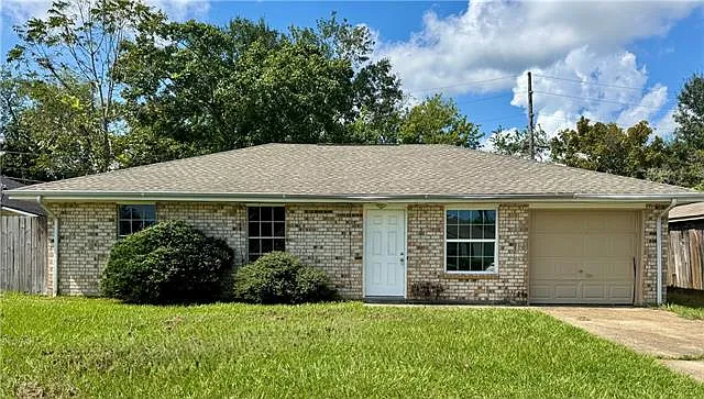 3 bed, 2.0 bath, 1033 sqft, $1,400 — Photo 1