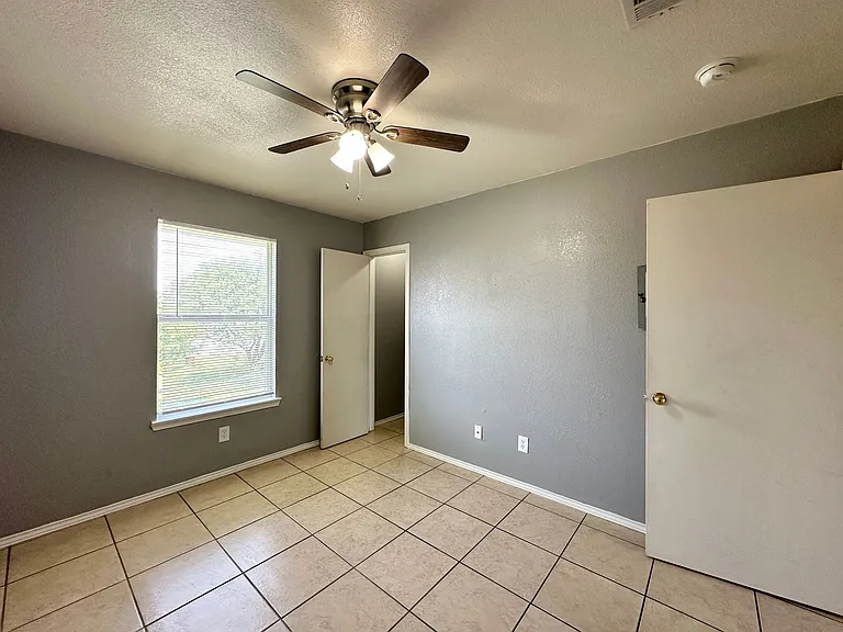 1704 Spring Rose Cir — Photo 50