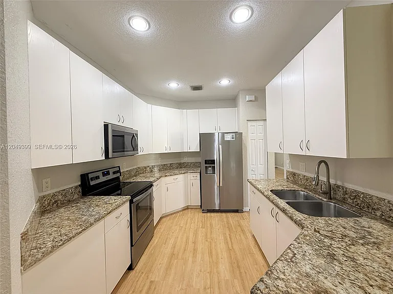 899 Phoenix Way — Photo 12