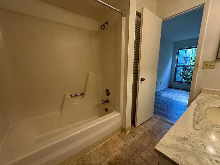 University Park Apartments near Cornell University — Photo 153