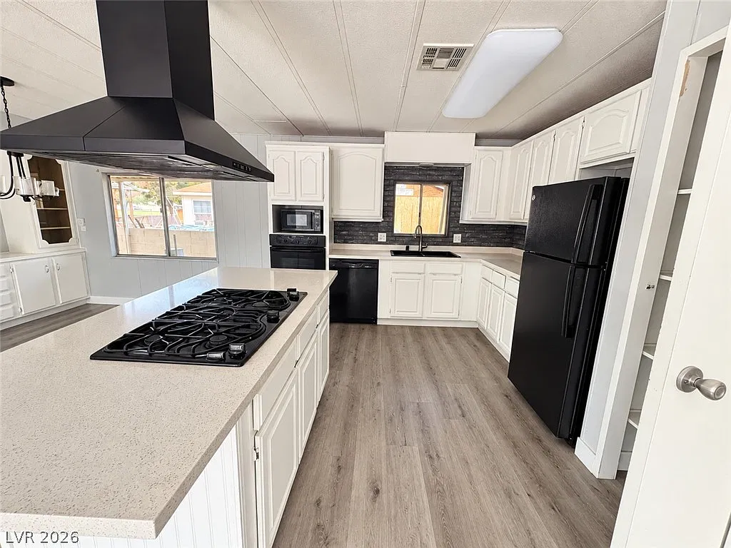 3 bed, 2.0 bath, 1436 sqft, $1,652 — Photo 3