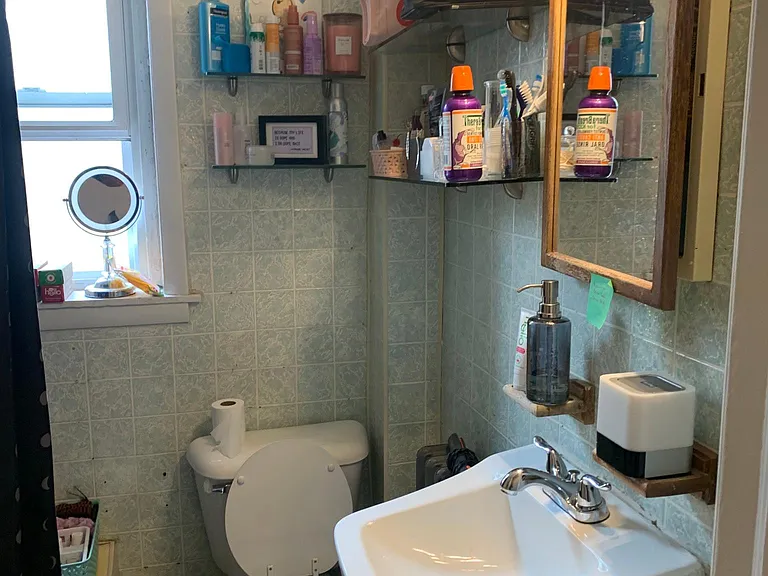 1833 Daly St #B — Photo 9