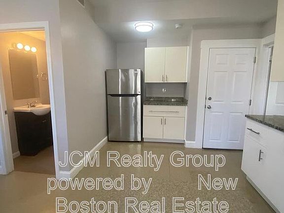 4th image of 42-44 Waverly St