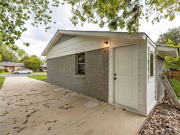 5th image of 1714 Rose Ln