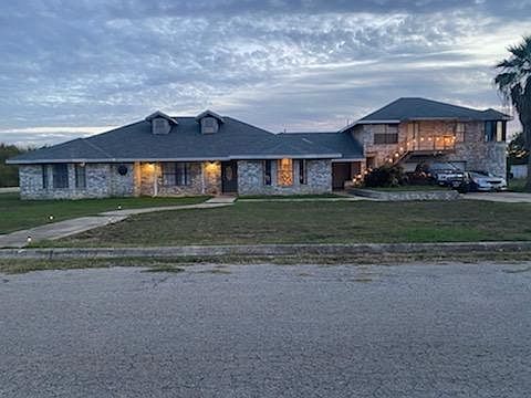 1st image of 201 Brazos West Dr