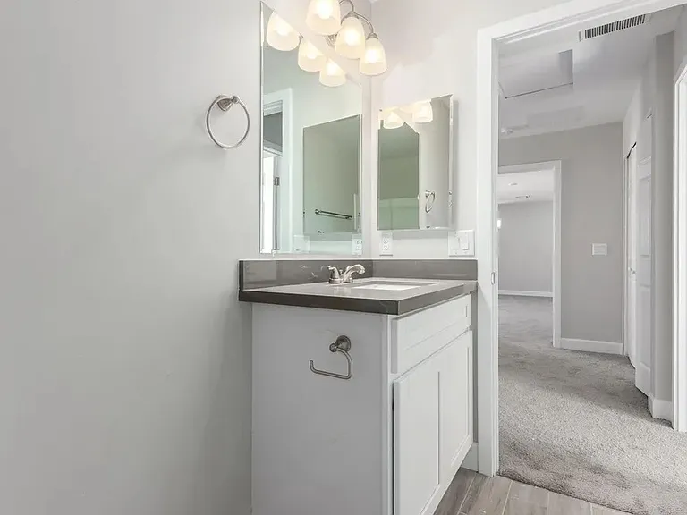 1014 E Odeum Ln — Photo 11