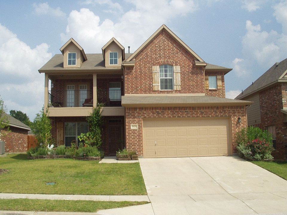 Look at the two Poarches!!!