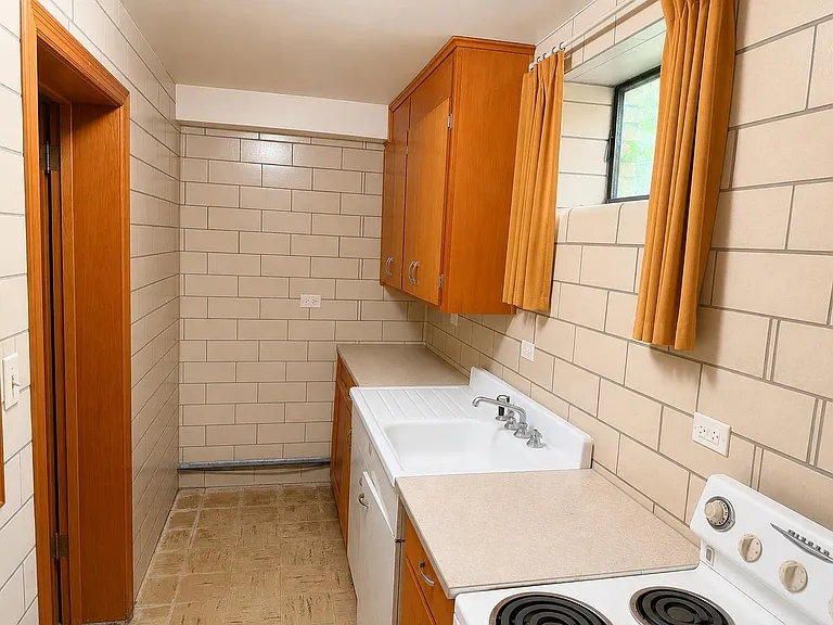 312 W Commerce St — Photo 16