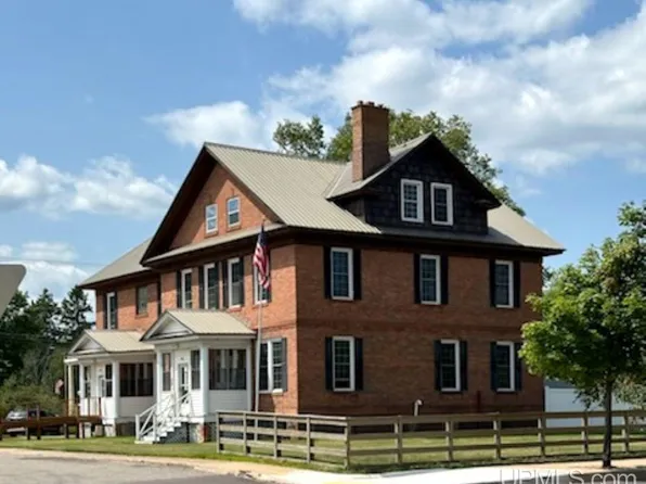 258 W Jasper St, Gwinn, MI 49841