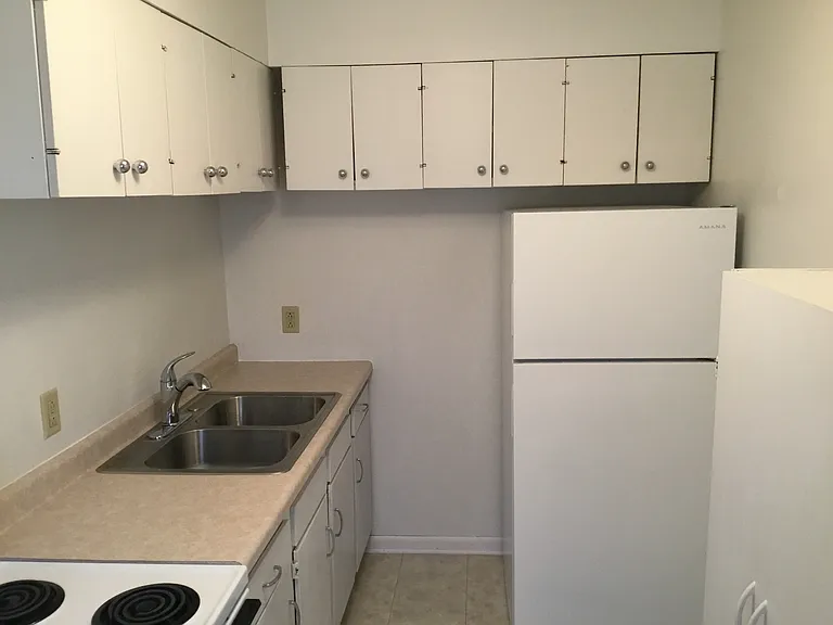 1006 Broadway St — Photo 7