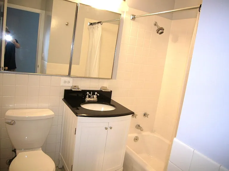 4250 N Marine Dr #22 — Photo 8