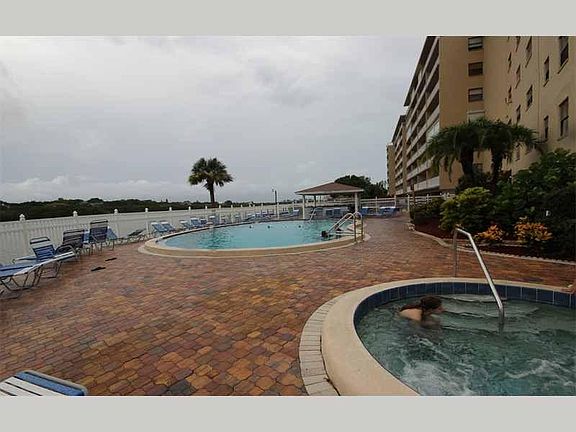 4th image of 19451 Gulf Blvd APT 314