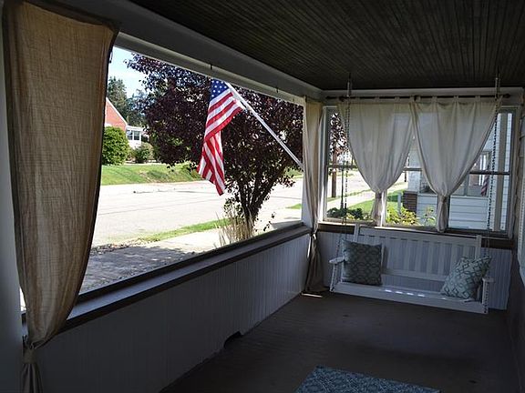 3rd image of 215 Orchard Ave
