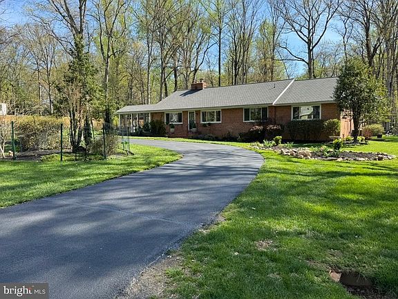 3rd image of 4318 Pinetree Rd