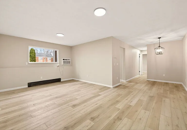 Holcomb Village Apartments — Photo 2