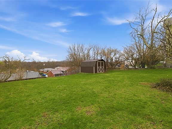 4th image of 890 Rolling Rock Rd