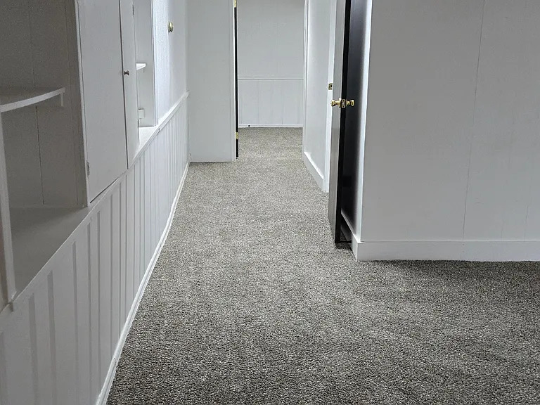 Hall to bedrooms