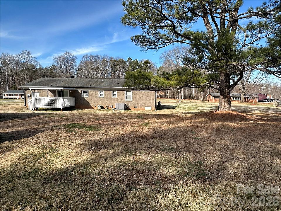 2nd image of 122 Cottonwood Dr
