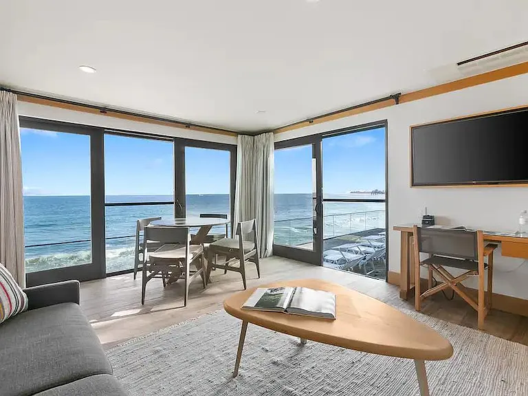 Closest suite to the beach, this beautiful 2 bedroom 2 bath has endless ocean views