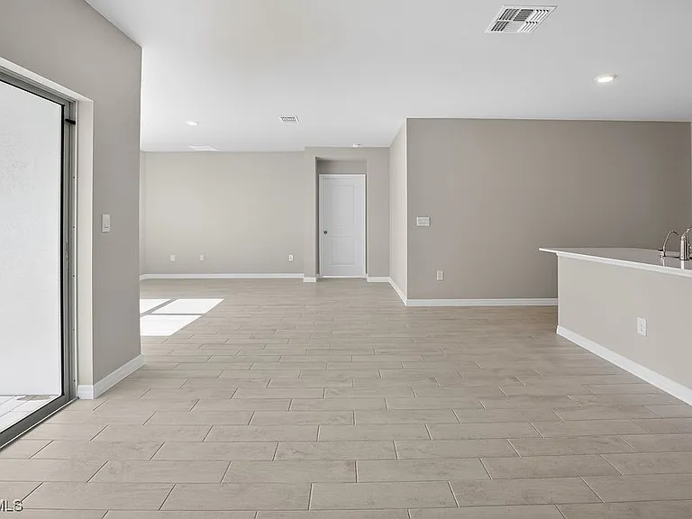 553 Kingsbury Ln #553 — Photo 3