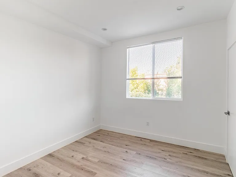 7125 S La Cienega Blvd — Photo 8