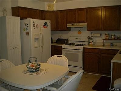 4th image of 440 Hillcrest Ct #1