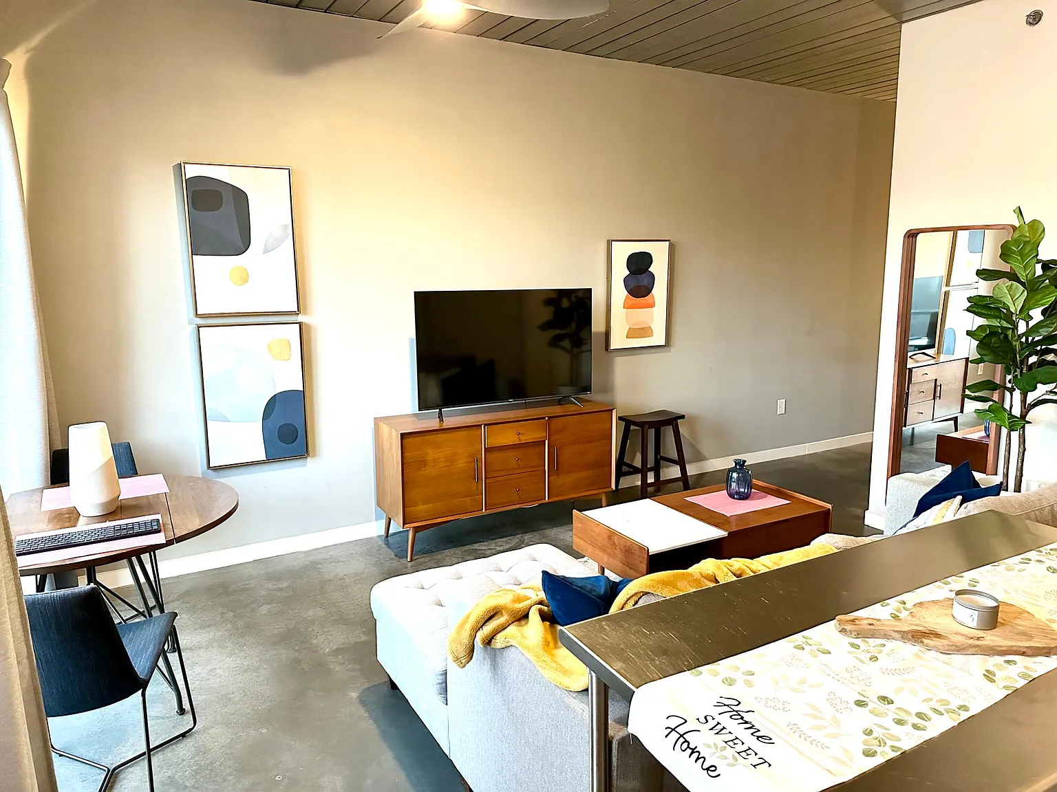 620 Glen Iris Dr NE — Photo 4