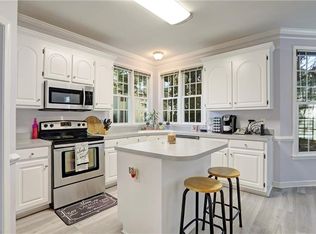 210 E Wedgwood Dr, Yorktown, VA 23693