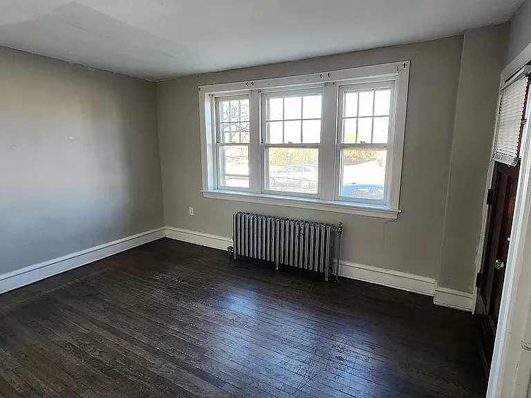 718 W Maple Ave #B — Photo 2