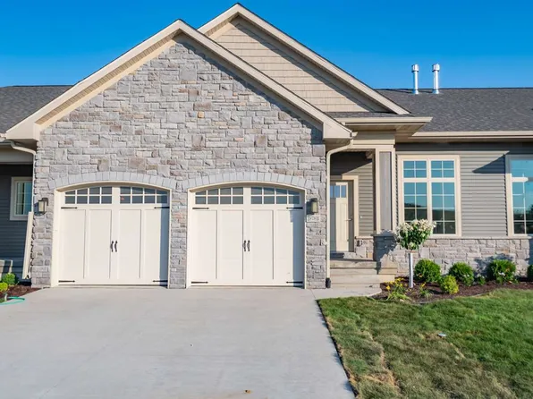 378 Hidden Ridge Dr, Coralville, IA 52241