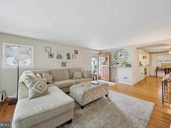 2831 Chase Rd, Philadelphia, PA 19152