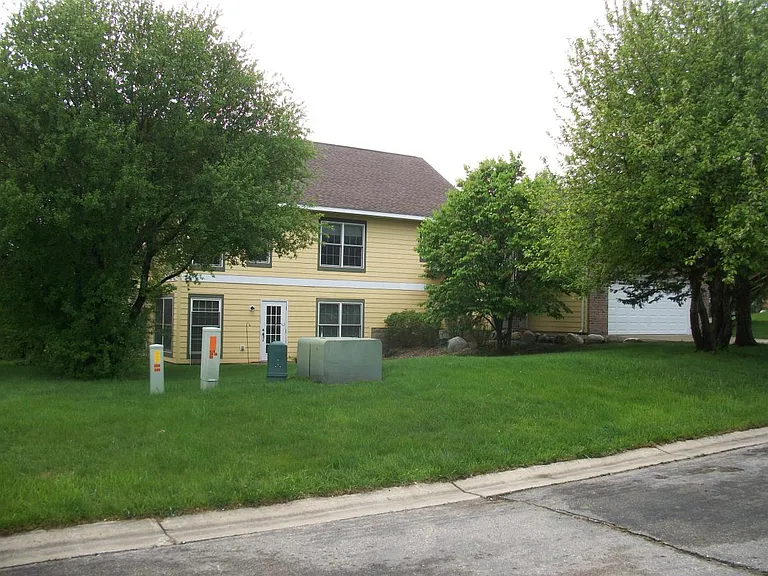 606 19th St SE — Photo 3