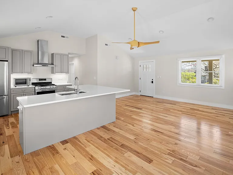 70 Forest Hill Dr — Photo 4