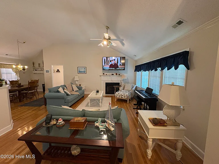 901 Firefly Ct — Photo 7