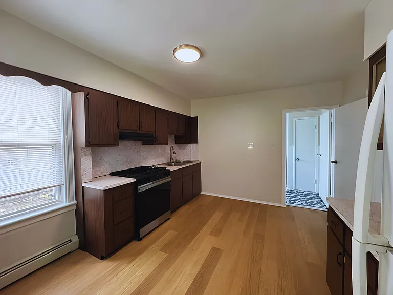 400 Davis Ave #2 — Photo 6