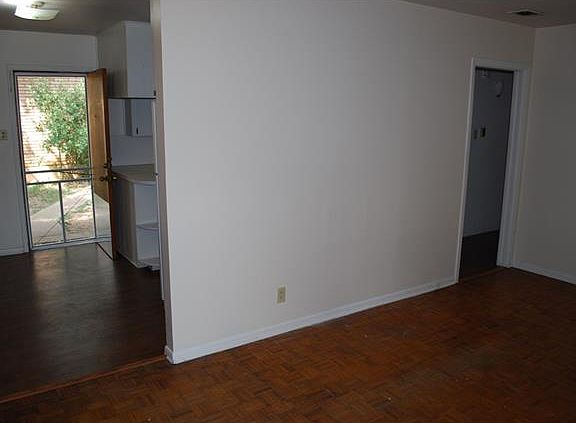 3rd image of 1202 W 22nd St #B