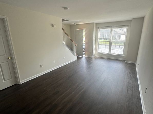 30-33 Eastwick Ln