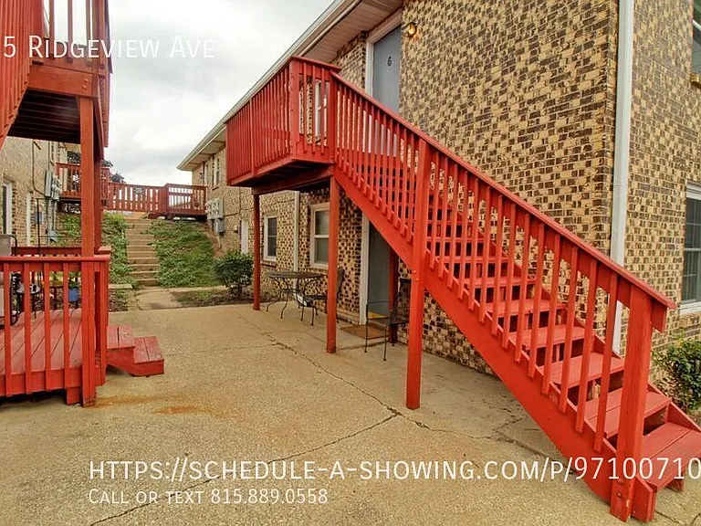 335 Ridgeview Ave — Photo 3
