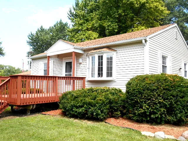545 Park St photo 1