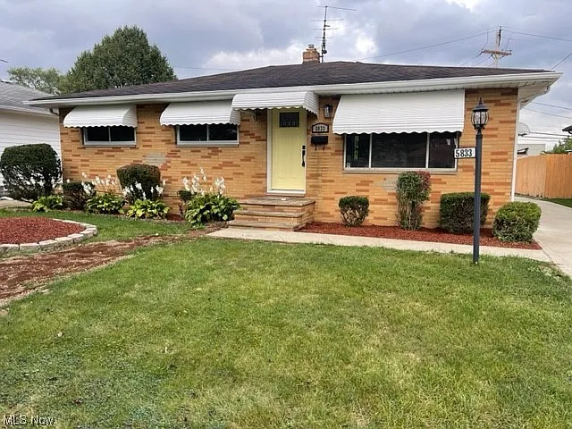 5833 E Glenn Dr photo 1