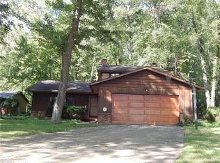 5599 Barton Rd, North Olmsted, OH 44070