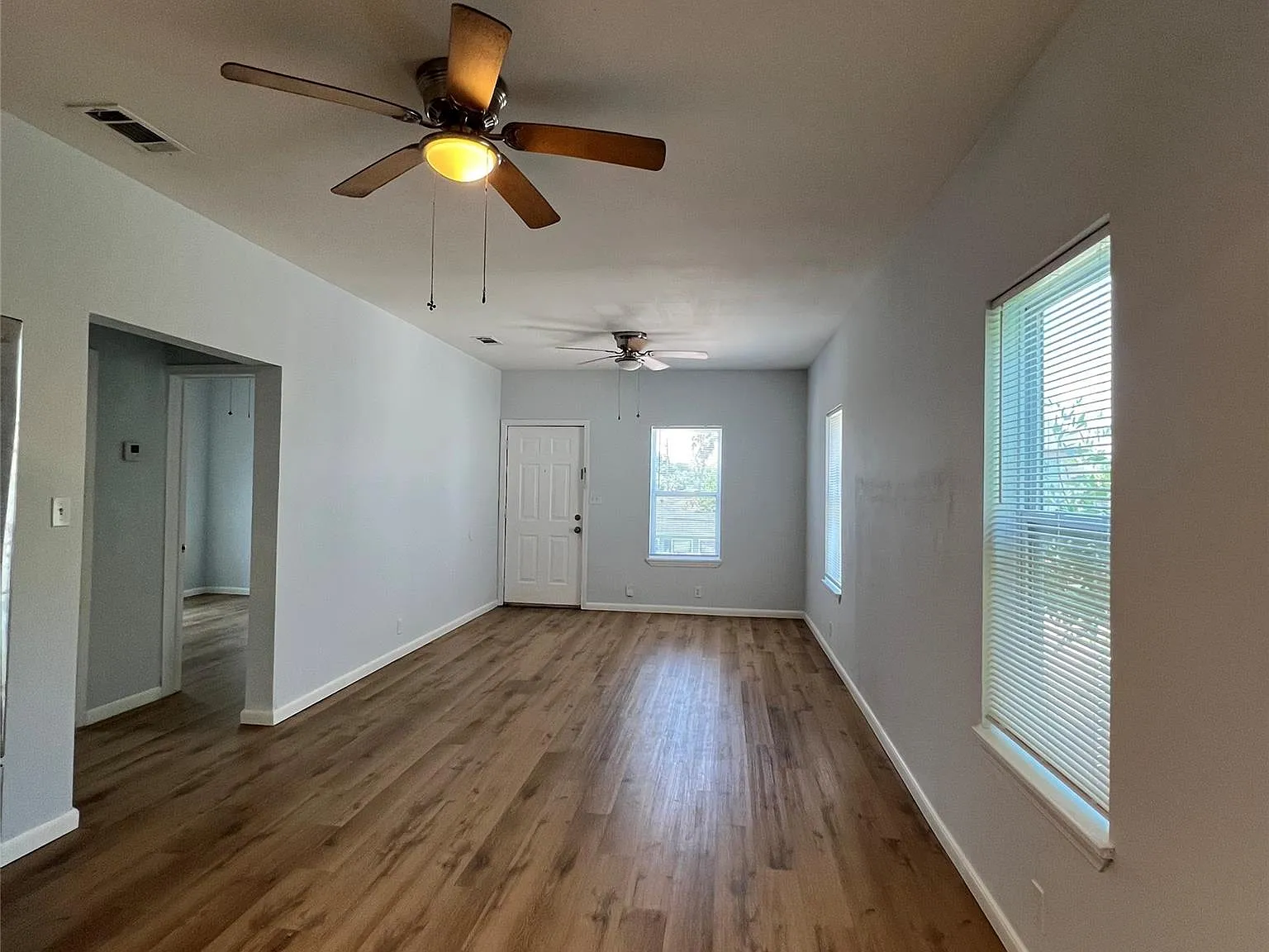 2 bed, 1.0 bath, 852 sqft, $1,300 — Photo 3