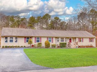 20 Charter Ct, Manorville, NY 11949