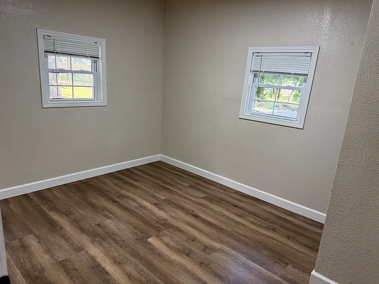 111 N Elm St — Photo 12