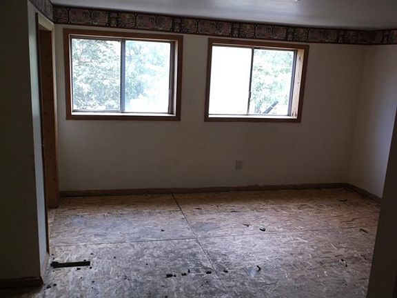 4th image of 303 N Erie St