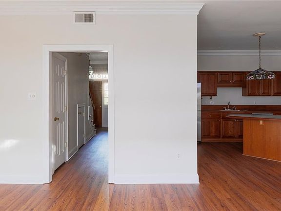 5th image of 1008 Old Metairie Dr