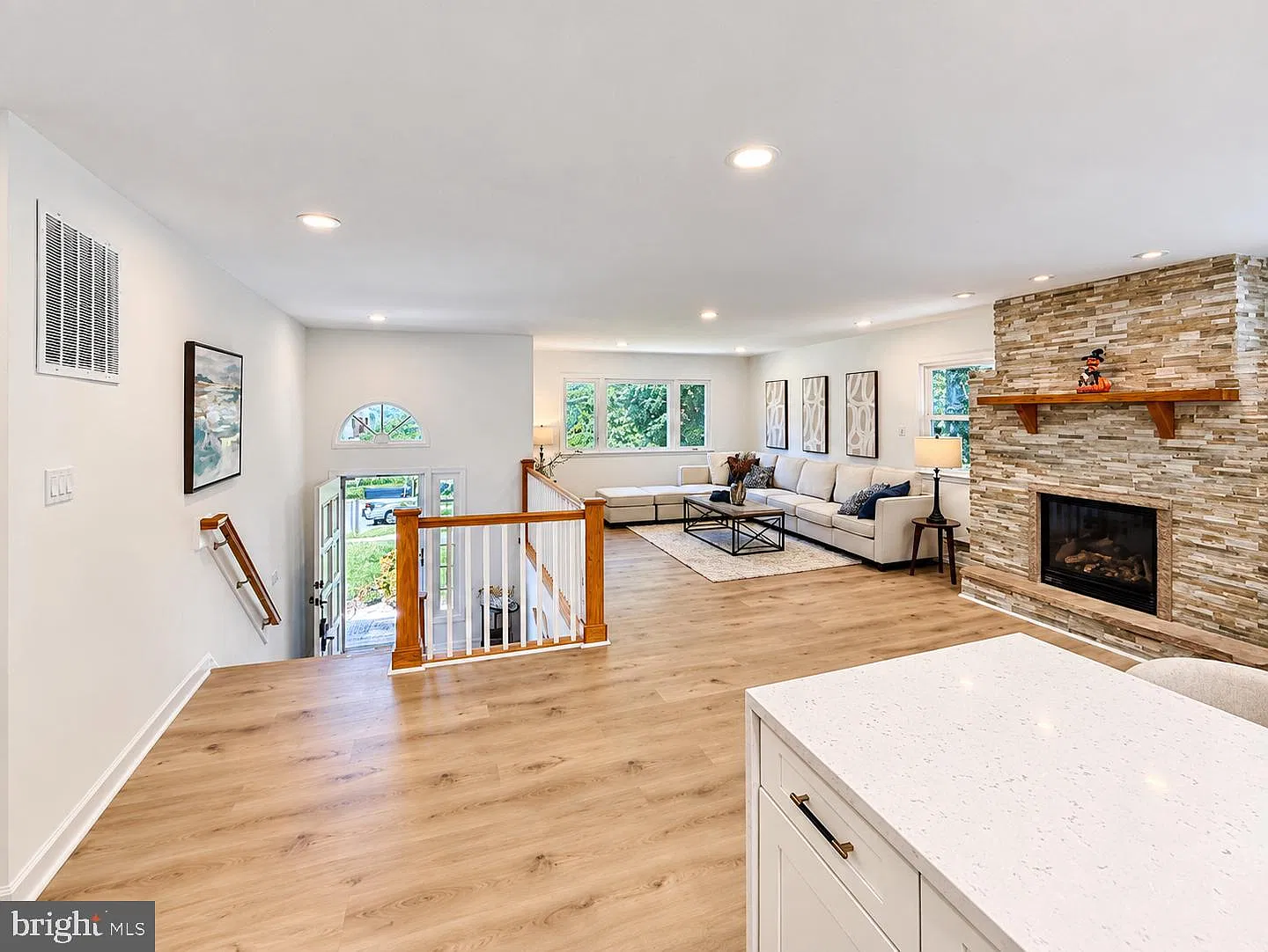 6 bed, 3.0 bath, 2790 sqft, $5,200 — Photo 4