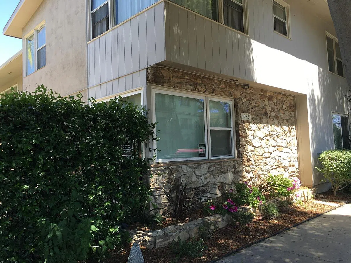 1035 E Appleton Street — Photo 1
